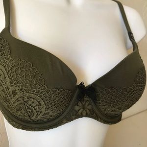 Victoria’s Secret Body Demi Bra 32D